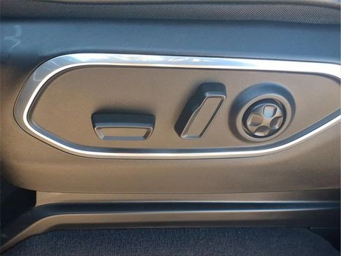 Used 2024 Jeep Wagoneer L Series II image 28