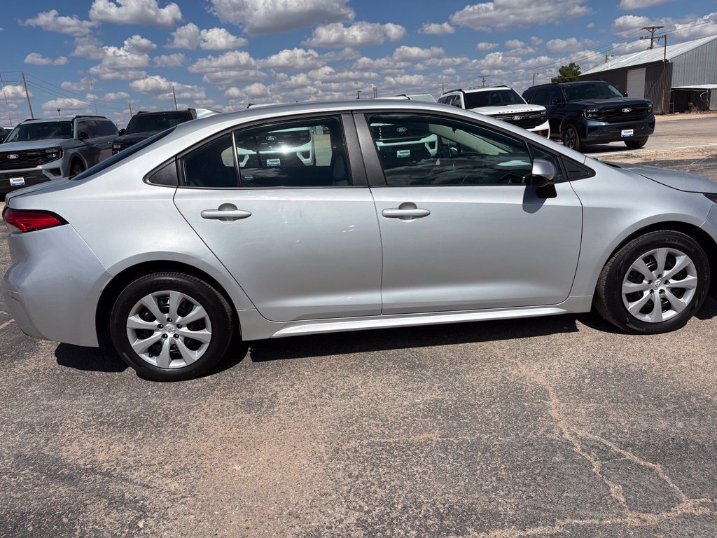 Used 2024 Toyota Corolla LE FWD image 4
