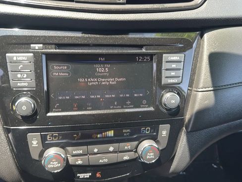 Used 2020 Nissan Rogue SV FWD image 12