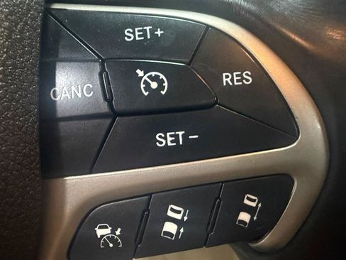 Used 2015 Jeep Grand Cherokee Overland w/ Advanced Technology Group AWD/4WD image 16