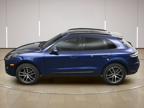 Certified 2025 Porsche Macan AWD/4WD image 35