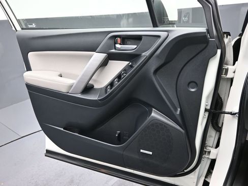 Used 2016 Subaru Forester 2.5i Touring w/ Eyesight & Navigation System image 12