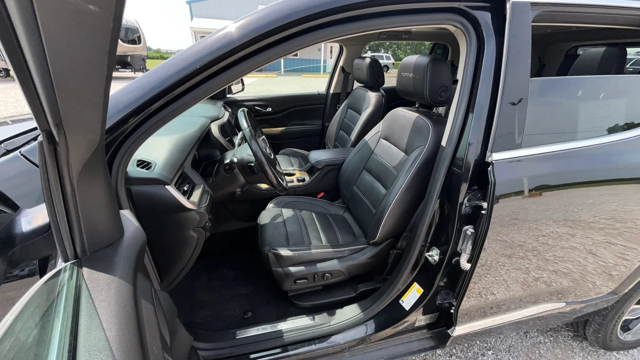 Used 2019 GMC Acadia Denali w/ LPO, Floor Liner Package AWD/4WD image 9