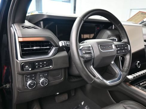 Used 2025 GMC Yukon Denali AWD/4WD image 14
