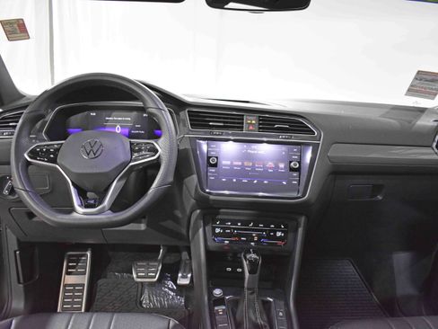 Used 2024 Volkswagen Tiguan SE R-Line image 34