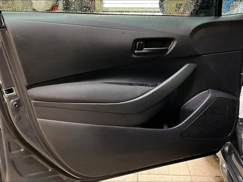 Used 2025 Toyota Corolla LE image 9