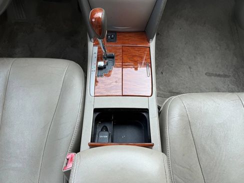 Used 2010 Toyota Camry FWD image 13