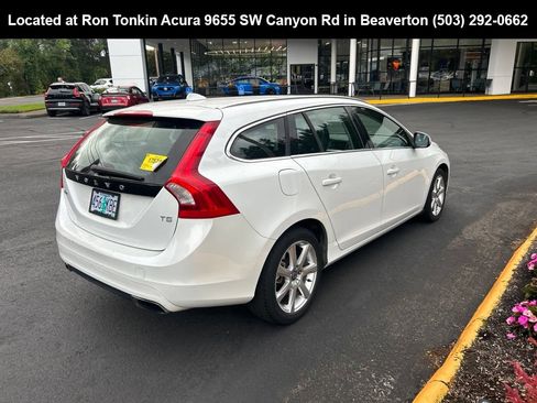 Used 2016 Volvo V60 T5 Premier FWD image 3