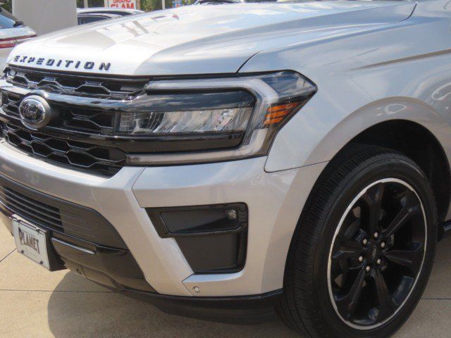 Used 2024 Ford Expedition Limited RWD image 3