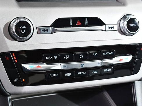 Used 2023 Ford Explorer XLT w/ Equipment Group 202A image 30