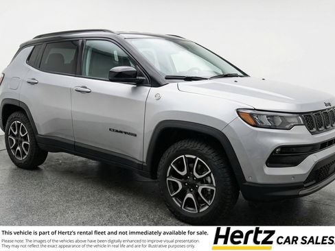 Used 2025 Jeep Compass Trailhawk image 1