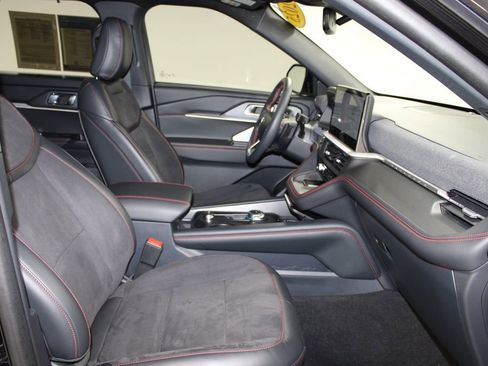 Used 2025 Ford Explorer ST image 32