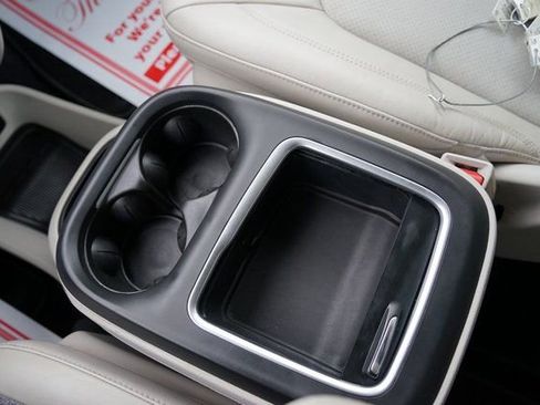 Used 2021 Chrysler Pacifica Touring-L image 19