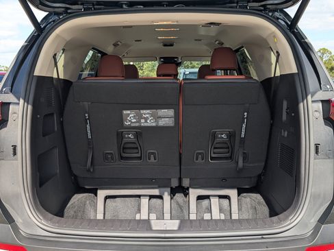 Certified 2025 Kia Carnival EX image 15