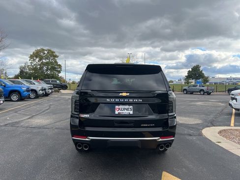 New 2026 Chevrolet Suburban Premier image 4
