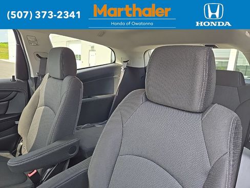 Used 2017 Chevrolet Traverse LT FWD image 13