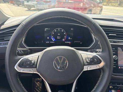Used 2023 Volkswagen Tiguan SE image 28