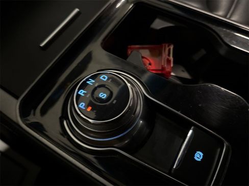 Used 2020 Ford Edge SEL image 16