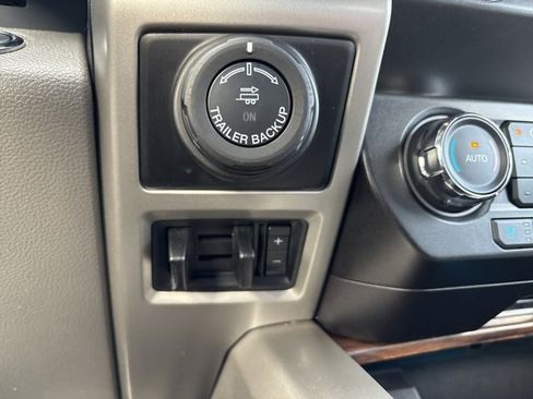 Used 2019 Ford F150 Lariat image 29