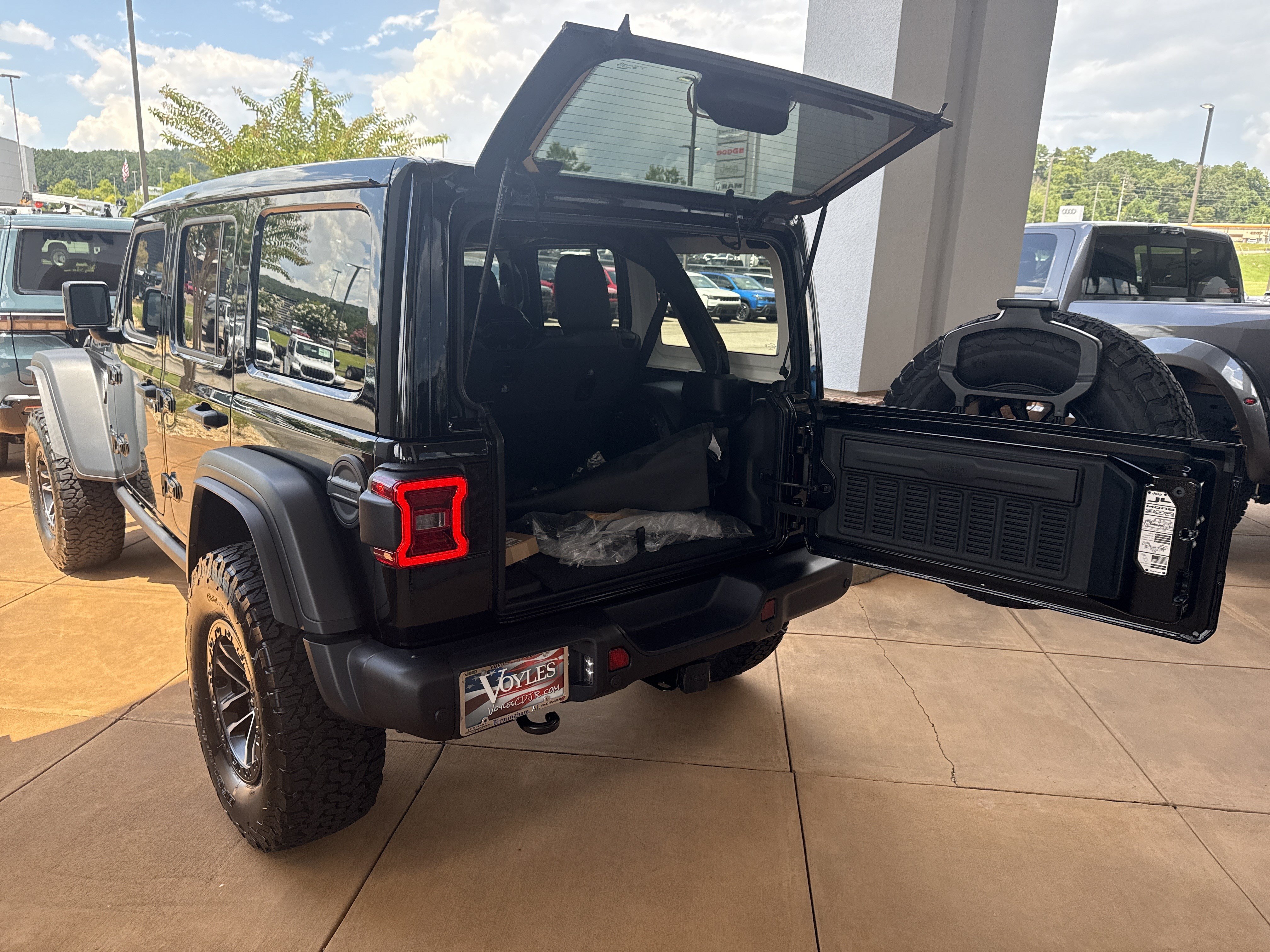 New 2026 Jeep Wrangler Unlimited Rubicon 392 w/ Quick Order Package 27X Moab AWD/4WD image 18