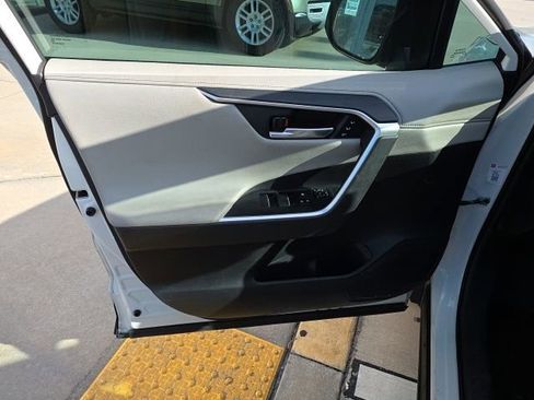 Used 2019 Toyota RAV4 Limited w/ Cold Weather Package AWD/4WD image 11