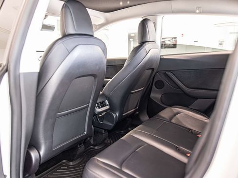 Used 2021 Tesla Model Y Long Range AWD/4WD image 29
