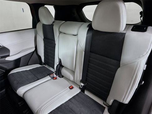 New 2025 Mitsubishi Outlander SE image 24