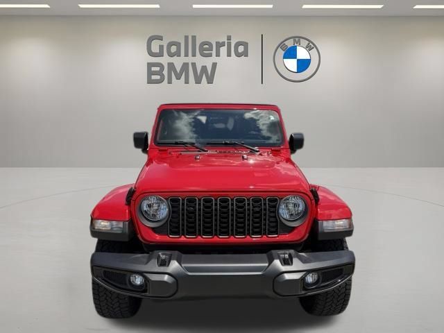Used 2025 Jeep Gladiator Sport AWD/4WD image 4
