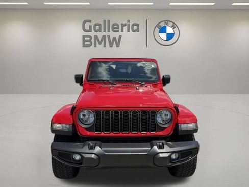 Used 2025 Jeep Gladiator Sport AWD/4WD image 4