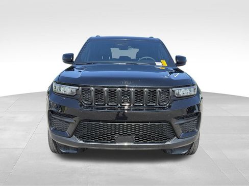 Used 2025 Jeep Grand Cherokee Altitude RWD image 22