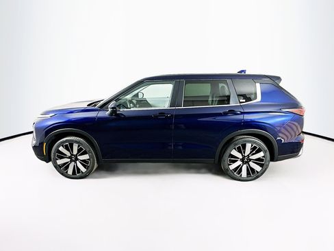 Used 2025 Mitsubishi Outlander SE image 4