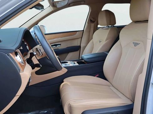 Used 2023 Bentley Bentayga Extended Wheelbase AWD/4WD image 15
