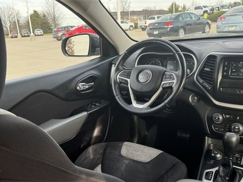 Used 2014 Jeep Cherokee Latitude w/ Comfort/Convenience Group image 14