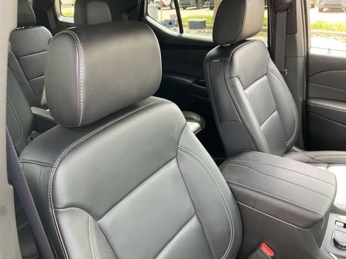 Used 2023 Chevrolet Traverse LT FWD image 18