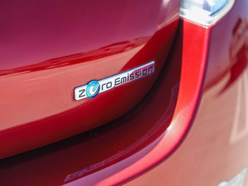 Used 2013 Nissan Leaf S FWD image 9