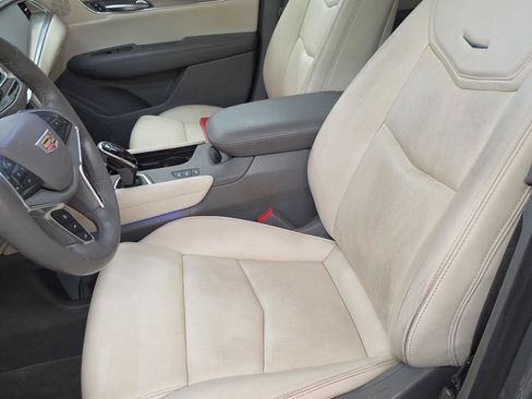 Used 2018 Cadillac XT5 Premium Luxury AWD/4WD image 6