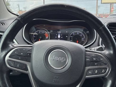 Used 2019 Jeep Cherokee Limited w/ Luxury Group FWD image 20