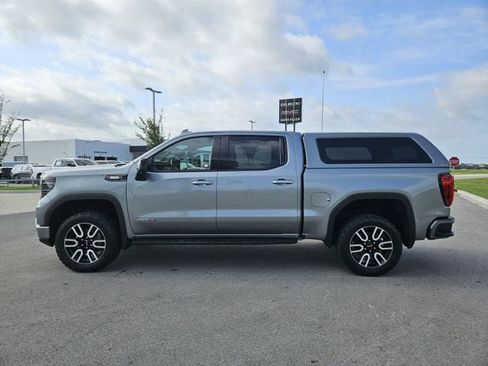 Used 2024 GMC Sierra 1500 AT4 w/ Technology Package AWD/4WD image 4