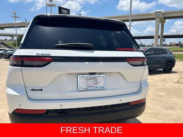Used 2024 Jeep Grand Cherokee Altitude AWD/4WD image 7