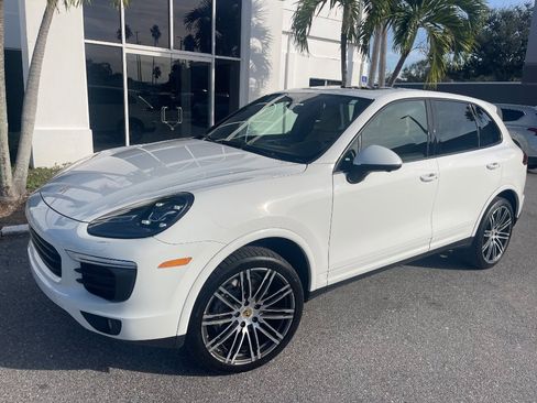 Used 2018 Porsche Cayenne Platinum Edition image 11