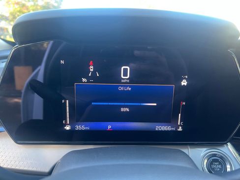 Used 2025 Chevrolet Trax LT image 38