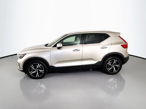 Used 2023 Volvo XC40 B5 Plus w/ Climate Package AWD/4WD image 2