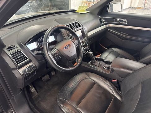 Used 2017 Ford Explorer XLT w/ Equipment Group 202A AWD/4WD image 8