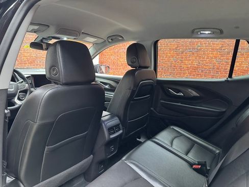 Used 2024 GMC Terrain SLT image 24