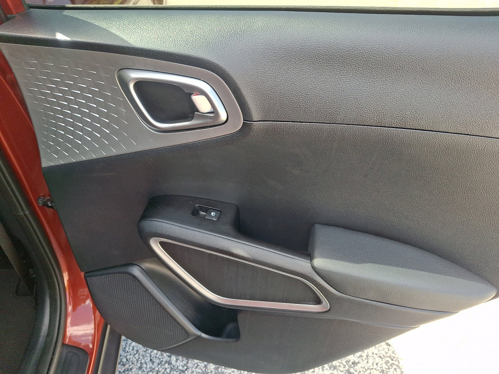 Used 2024 Kia Soul LX w/ LX Technology Package FWD image 15