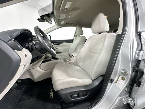 Used 2019 Nissan Rogue Sport SV w/ Technology Package AWD/4WD image 19
