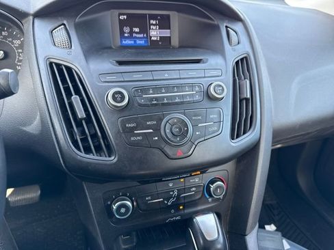Used 2015 Ford Focus SE w/ SE Sport Package image 18