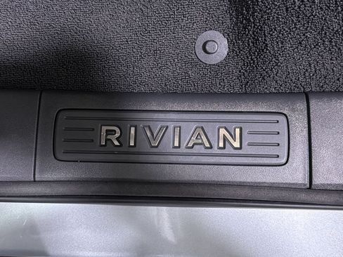 Used 2024 Rivian R1T Adventure AWD/4WD image 18