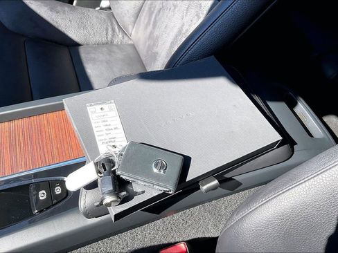 Certified 2023 Volvo XC60 B5 Plus w/ Protection Package Premier image 34