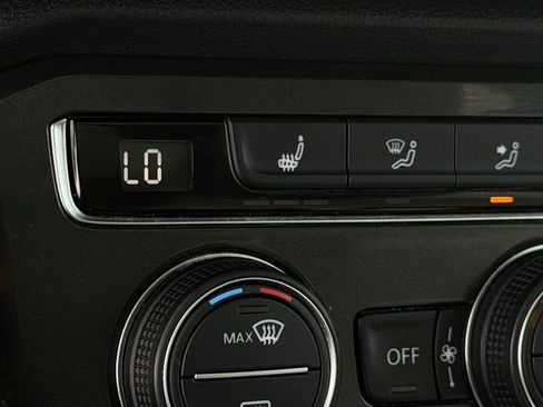 Used 2019 Volkswagen Tiguan SE w/ Panoramic Sunroof Package image 18